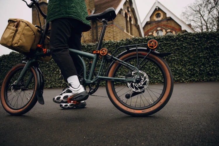 G Line Electric Forest Green lifestyle.jpg